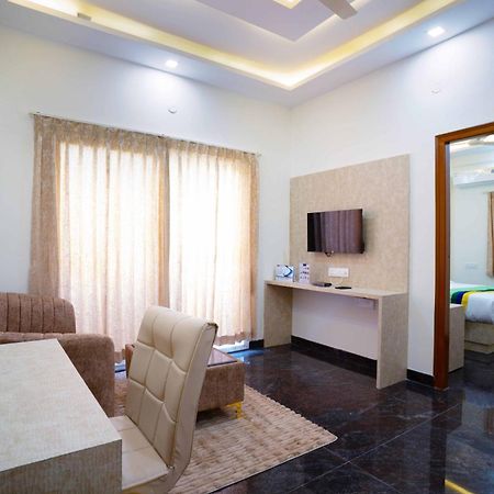 Treebo Galaxy Kings Suites, Hebbal Bangalore Eksteriør billede