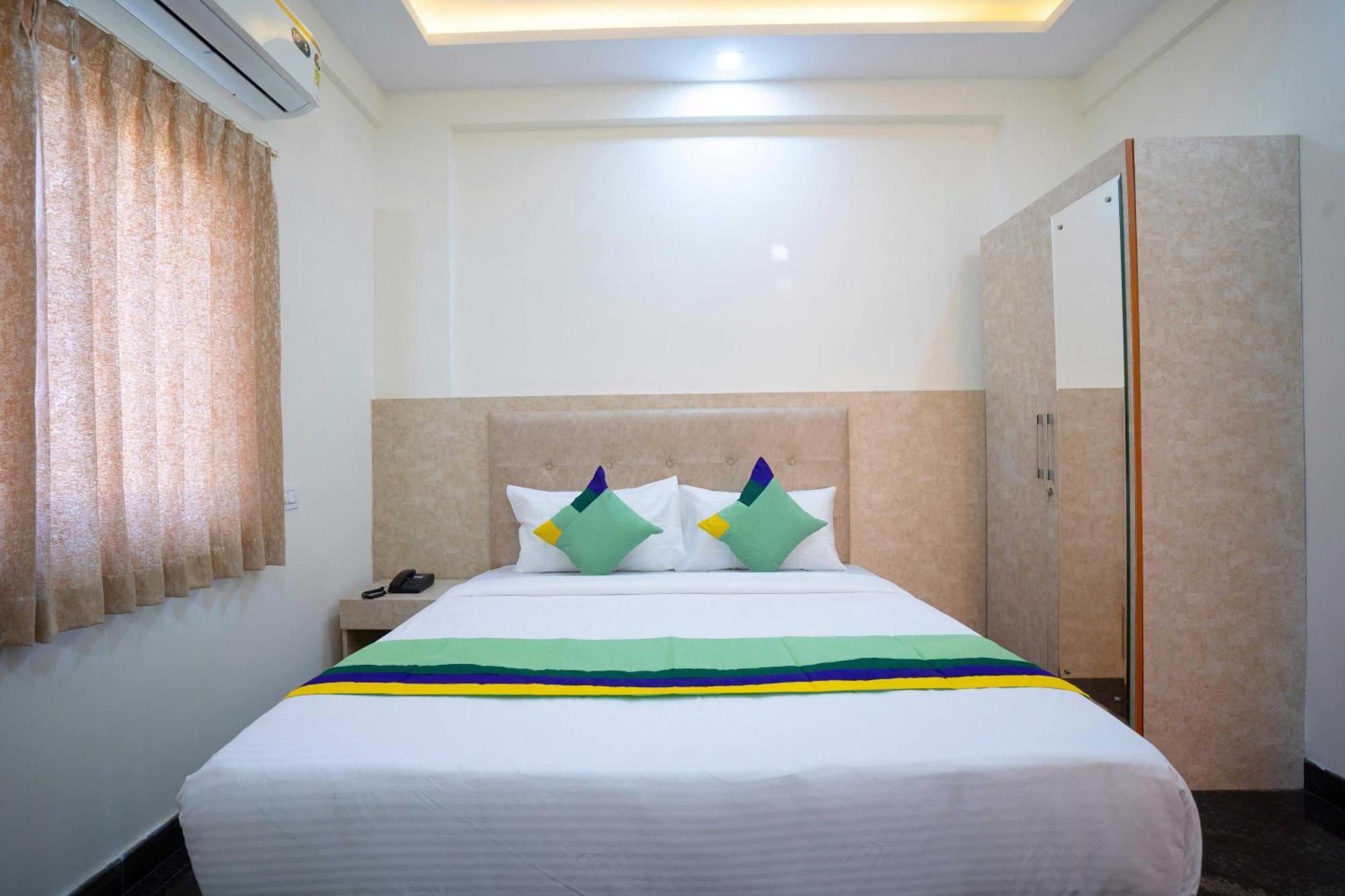 Treebo Galaxy Kings Suites, Hebbal Bangalore Eksteriør billede