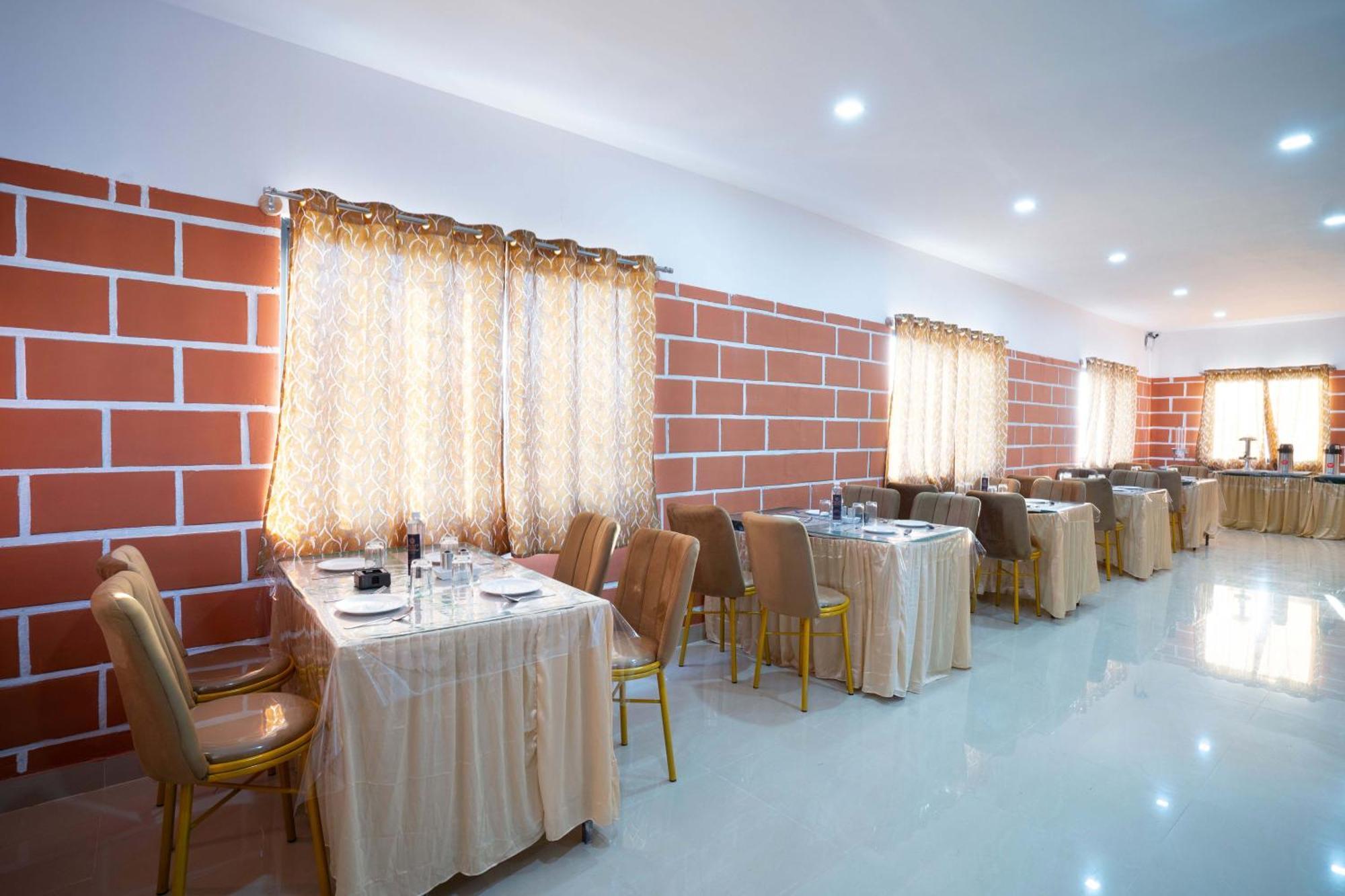 Treebo Galaxy Kings Suites, Hebbal Bangalore Eksteriør billede