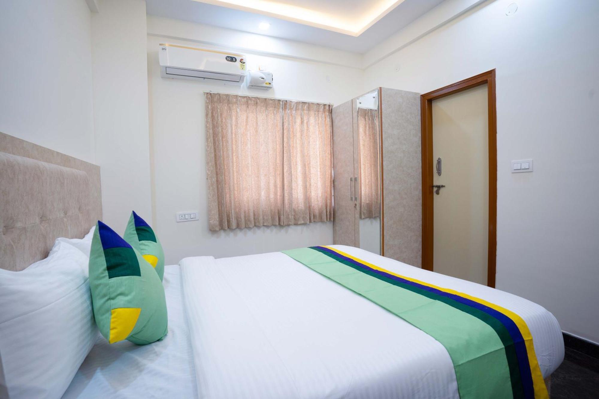 Treebo Galaxy Kings Suites, Hebbal Bangalore Eksteriør billede