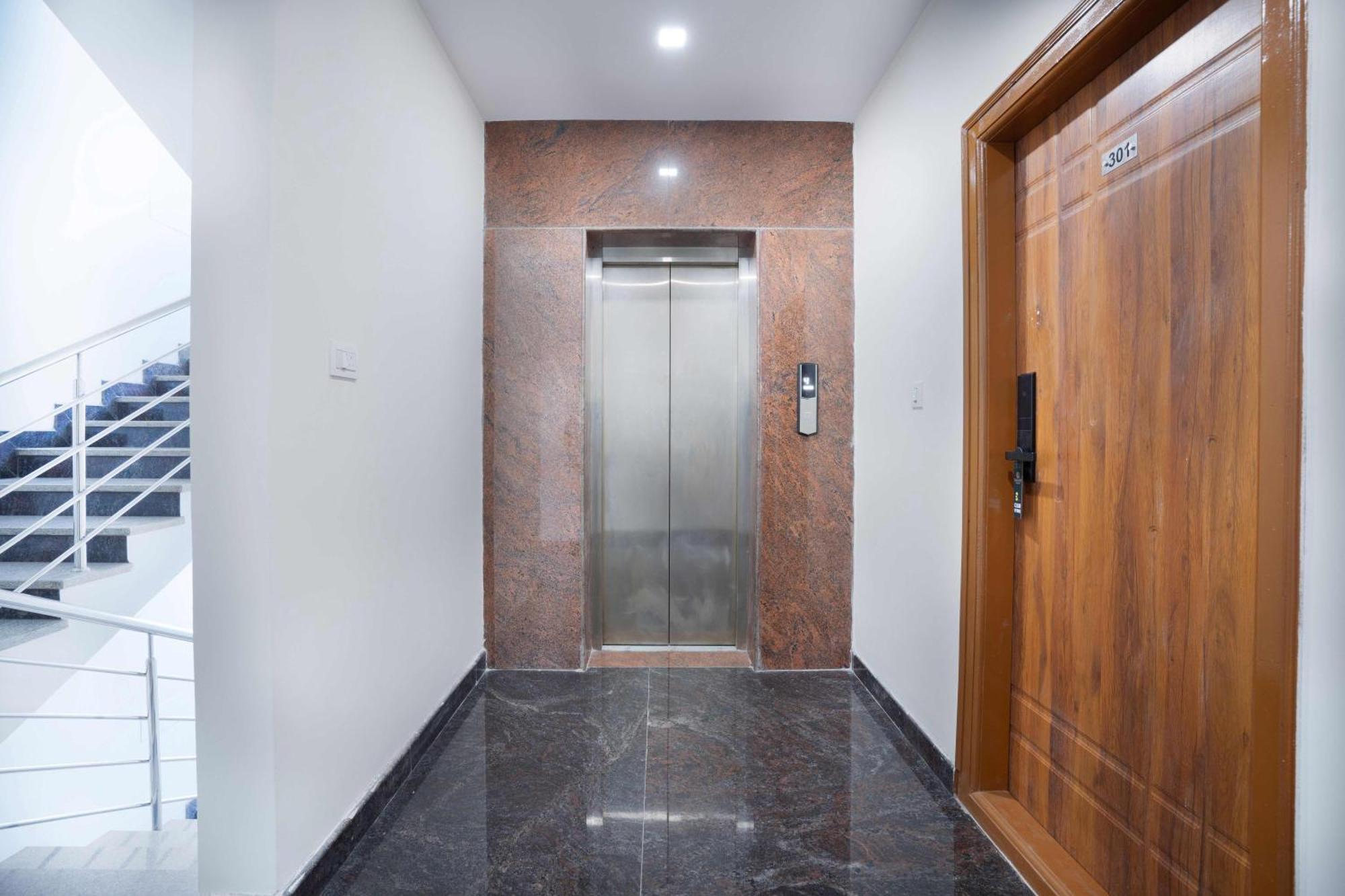 Treebo Galaxy Kings Suites, Hebbal Bangalore Eksteriør billede