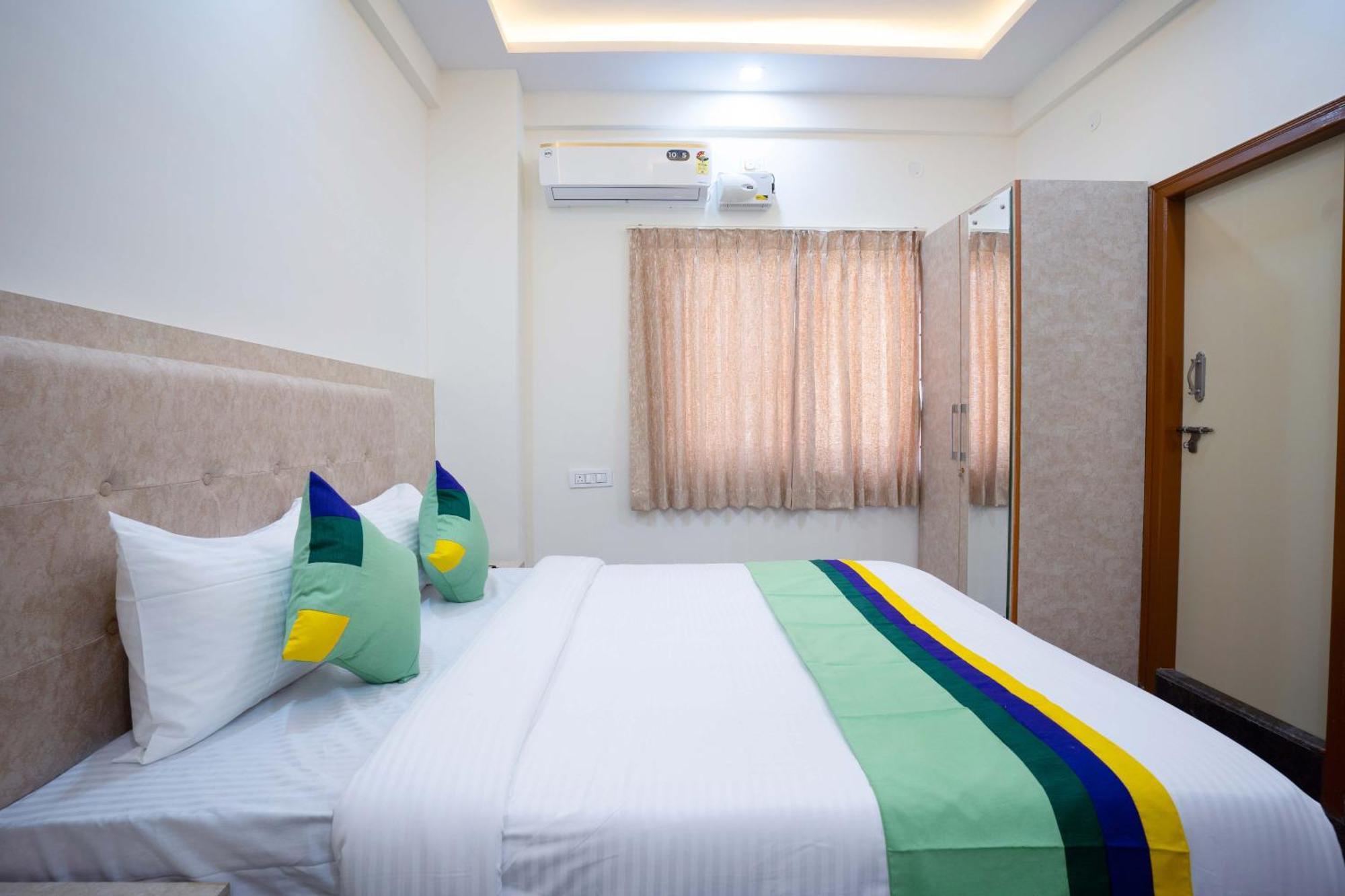 Treebo Galaxy Kings Suites, Hebbal Bangalore Eksteriør billede