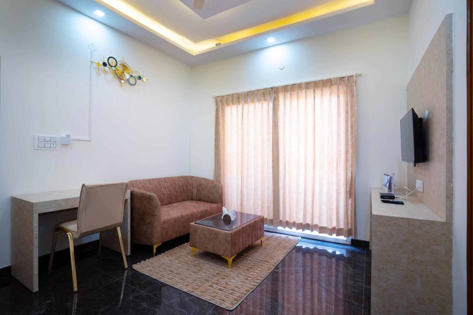 Treebo Galaxy Kings Suites, Hebbal Bangalore Eksteriør billede